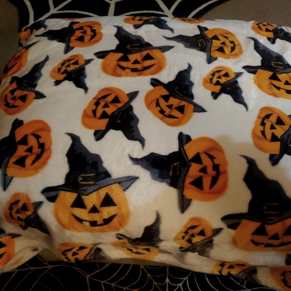 Pumpkin Witch Halloween Throw Blanket